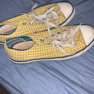 Size 8 yellow checked converse